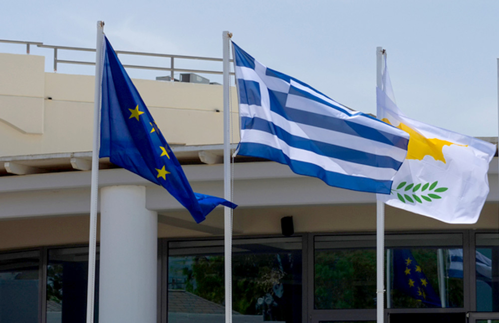 Politico: Кипр и Греция выступили против запрета на визы для россиян