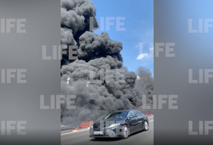 Мощный пожар вспыхнул на 21-м километре МКАД после ДТП с бензовозом