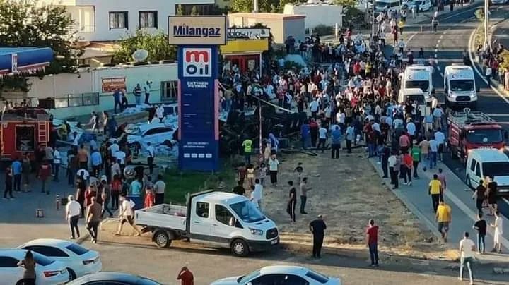 Грузовик с отказавшими тормозами протаранил толпу в Турции, погибло 16 человек