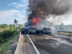 Под Вологдой семь машин загорелись после смертельного ДТП с грузовиком