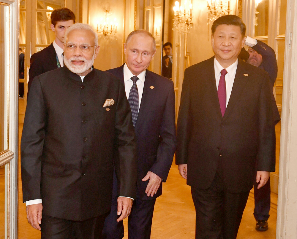 Запад начал ревновать Китай, Индию и Ближний Восток к России