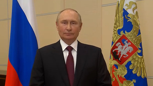 Путин поздравил россиян с Днём государственного флага