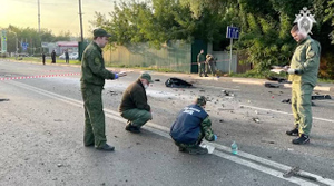 Обломки по всей дороге: Появилось видео работы следователей на месте подрыва машины с дочерью Дугина