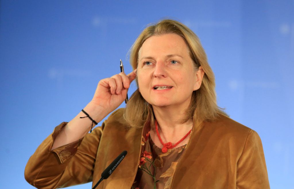 Бежавшая из Австрии Кнайсль назвала политиков ЕС тинейджерами по сравнению с Путиным