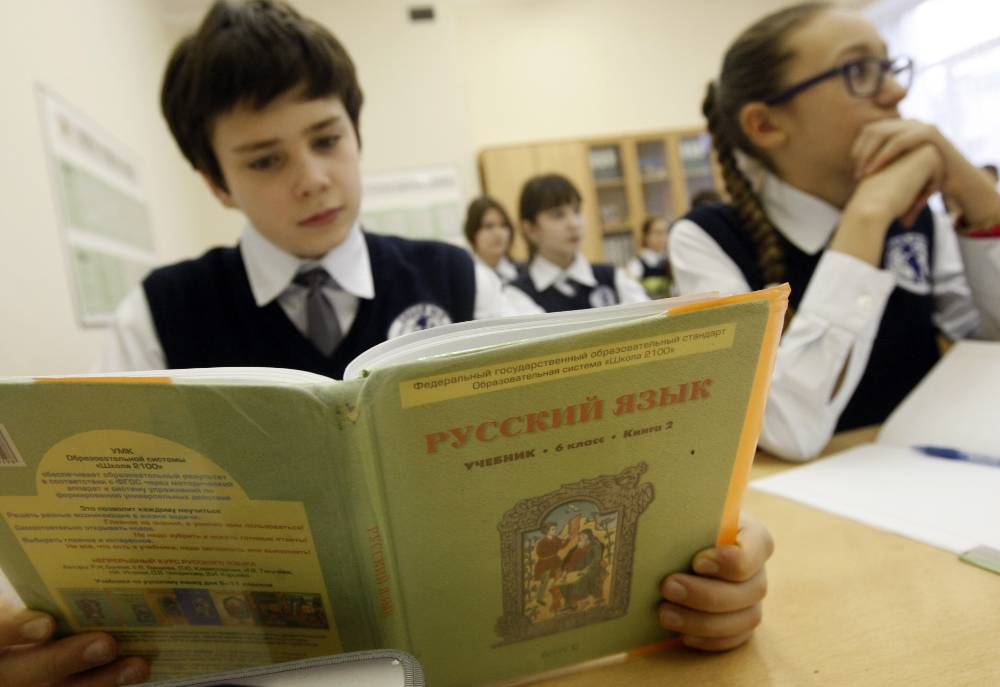 В ДНР из России доставили около миллиона учебников