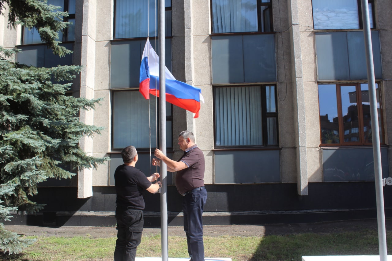 Поднятие российского флага в Горловке. Фото © telegram / Приходько РИК