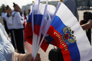 Люди, Путин и медведь: Россияне в День флага рассказали, с чем ассоциируют родную страну