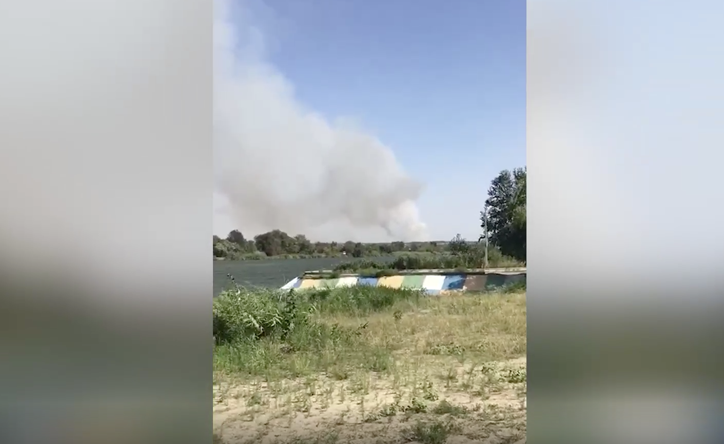 Разрушительный пожар подступает к двум ростовским посёлкам