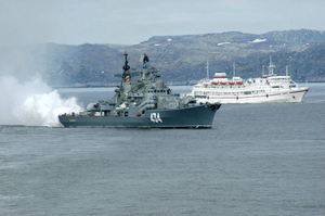 Эсминец "Адмирал Ушаков" на учениях поразил цель крылатой ракетой в Баренцевом море