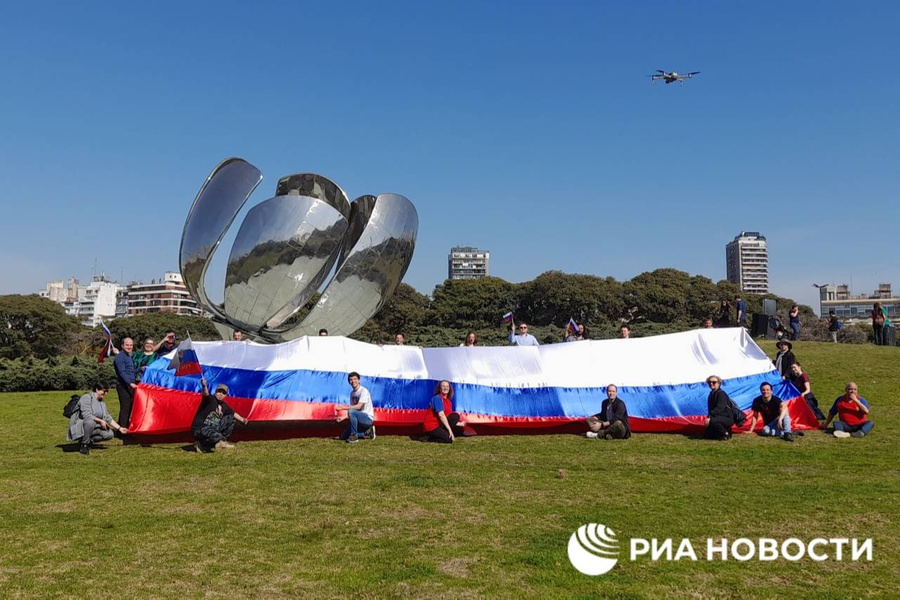 Аргентина поддержала акции в честь флага России. Фото © Telegram / РИА "Новости"