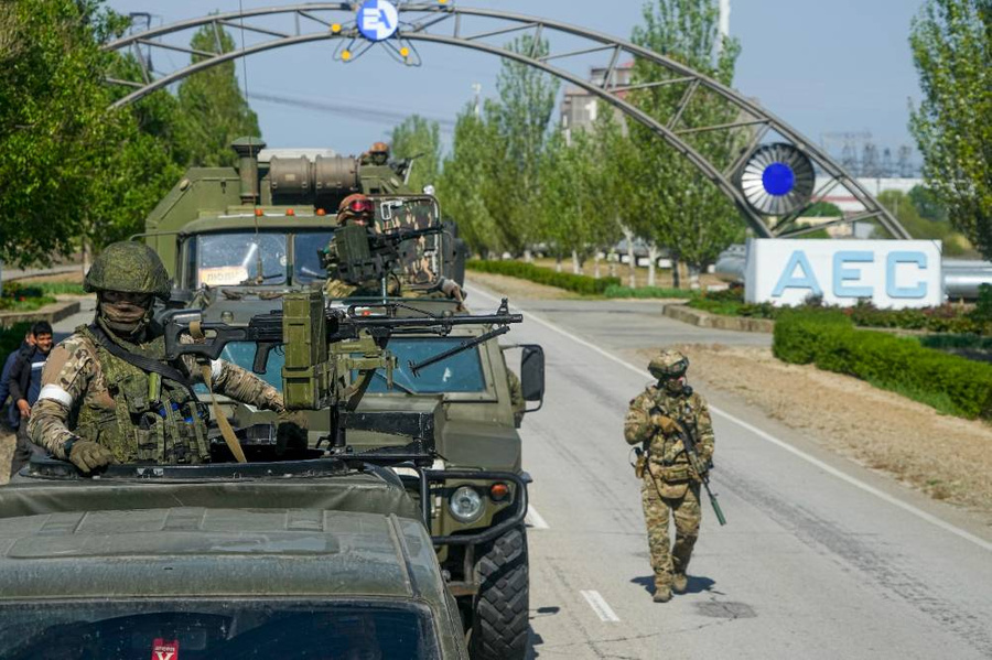 Запорожская область. Энергодар. Российские военнослужащие у Запорожской АЭС. Обложка © ТАСС / АР