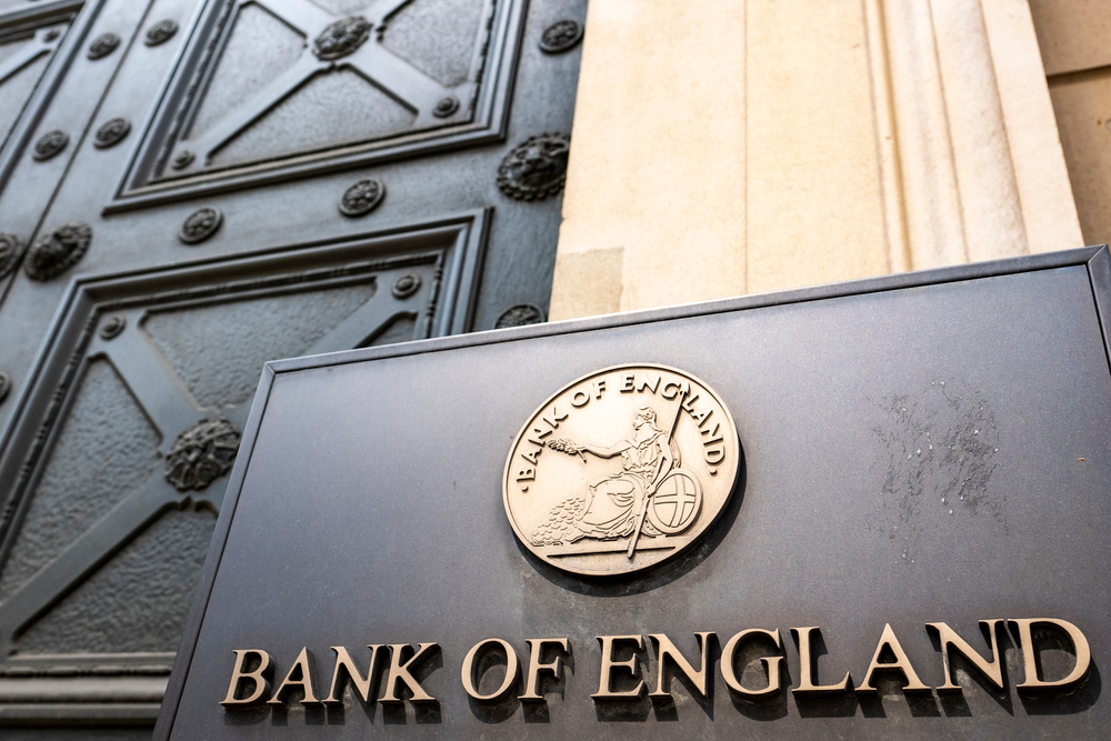 Британские банки начнут брать комиссию за обслуживание замороженных российских счетов