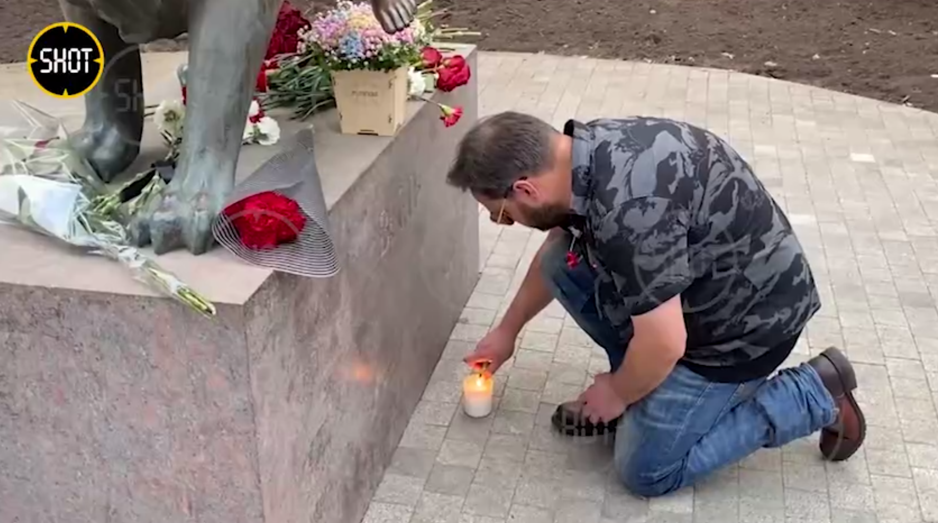 В центре Москвы появился стихийный мемориал в память о Дарье Дугиной