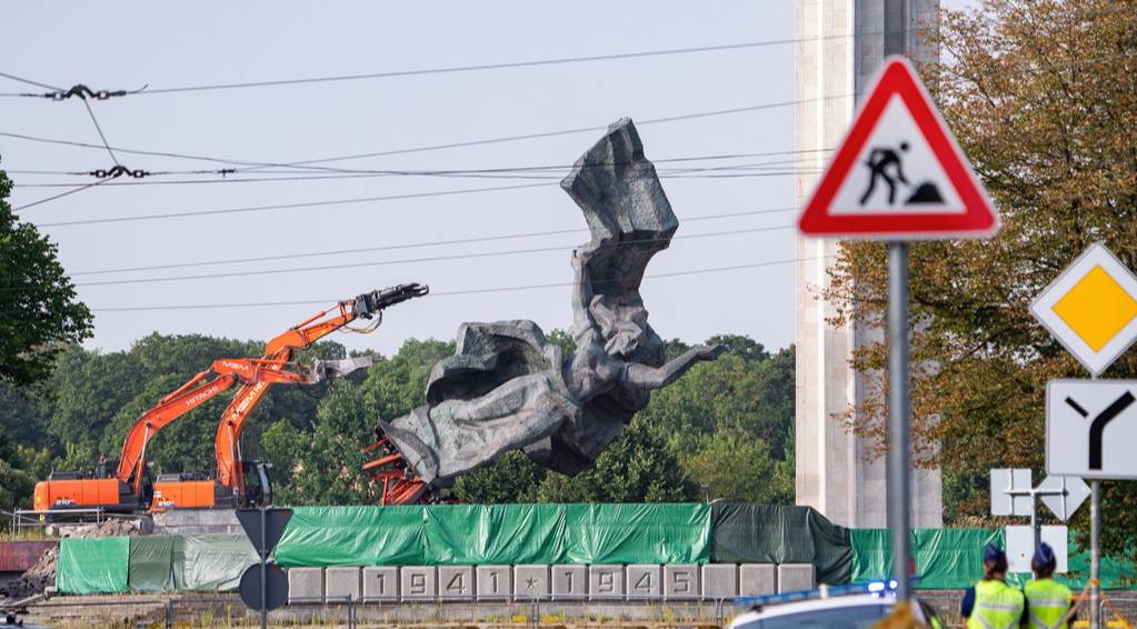 Россия пригрозила Латвии ответными мерами из-за сноса памятника освободителям Риги