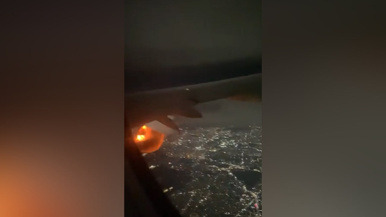 Airbus A320 с загоревшимся в воздухе двигателем успешно сел в Мексике