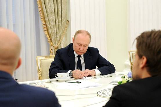 Путин поручил выделять по 900 млрд рублей на программу Строительство до 2025 года