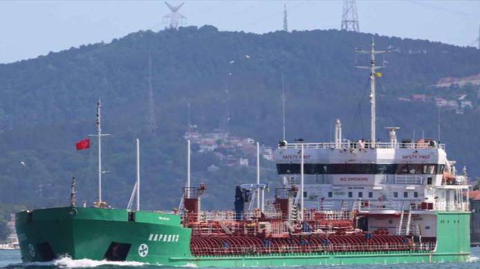 Следующий в Грецию из России танкер столкнулся с катером