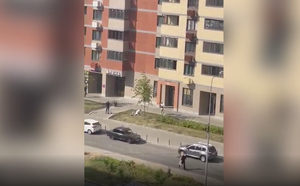 Очевидцы сняли драку со стрельбой в подмосковном ЖК "Новое Пушкино"
