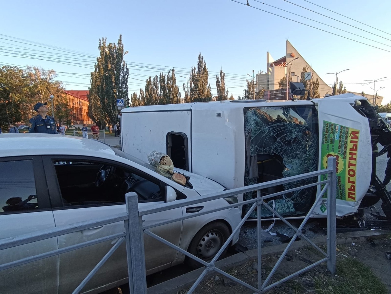 Девять человек пострадали в ДТП с маршруткой и двумя легковушками в Омске