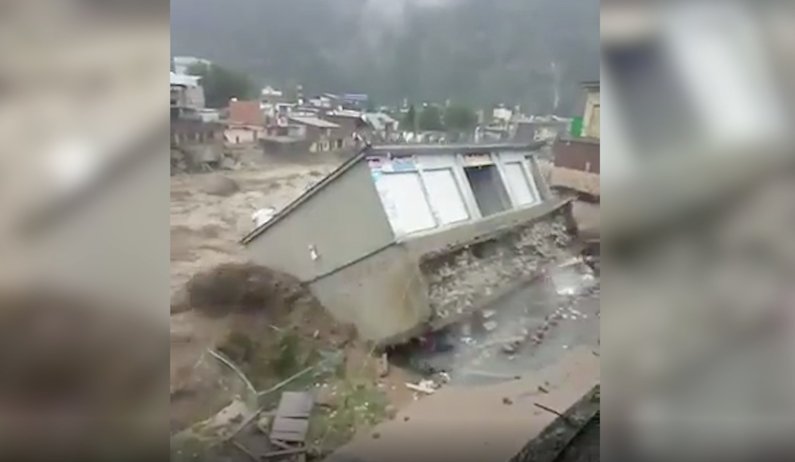 Более 900 человек погибло в результате наводнений в Пакистане
