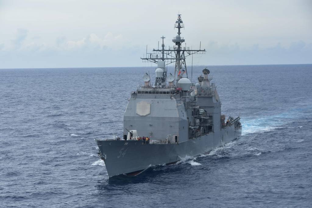 Корабли ВМС США впервые с начала обострения с Китаем вошли в Тайваньский пролив