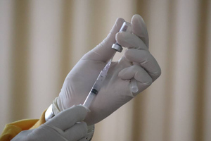 Возврат к обязательной вакцинации от ковида не стоит на повестке дня в Кремле