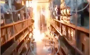 Лайф публикует видео изнутри охваченного огнём склада Ozon в Подмосковье