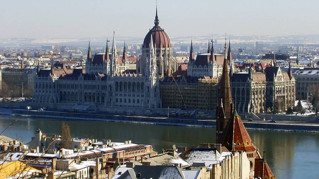 Глава МИД Сийярто: Венгрия приняла миллион украинских беженцев