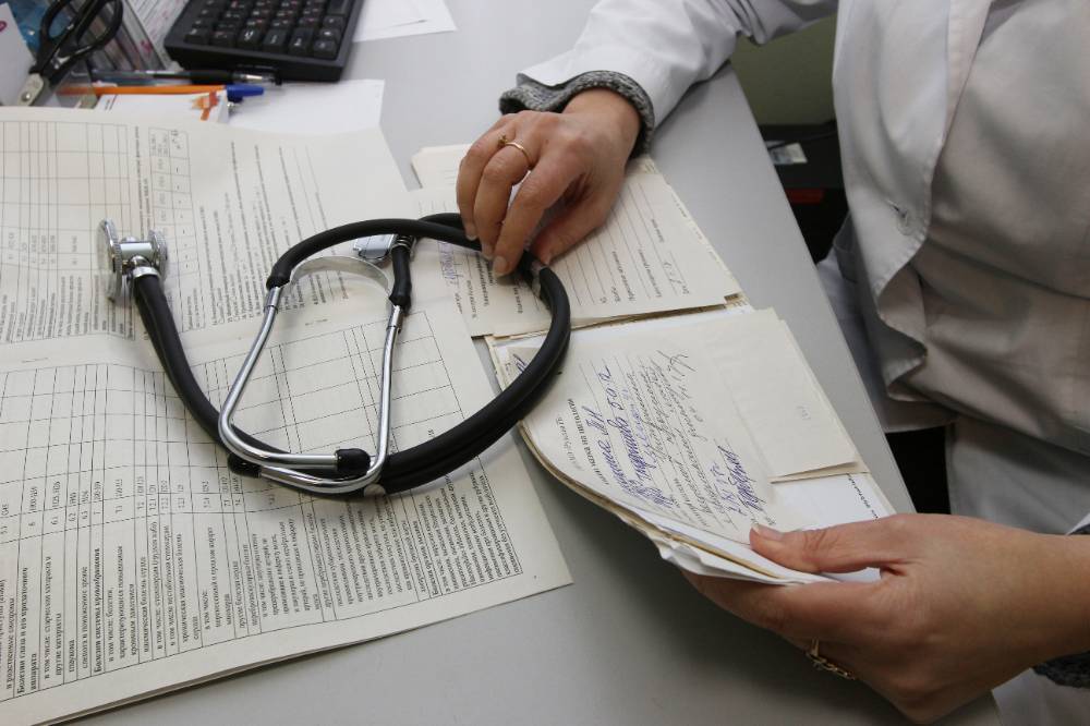 Росздравнадзор проверит больницу на Алтае за нецензурное слово в медкарте пенсионерки