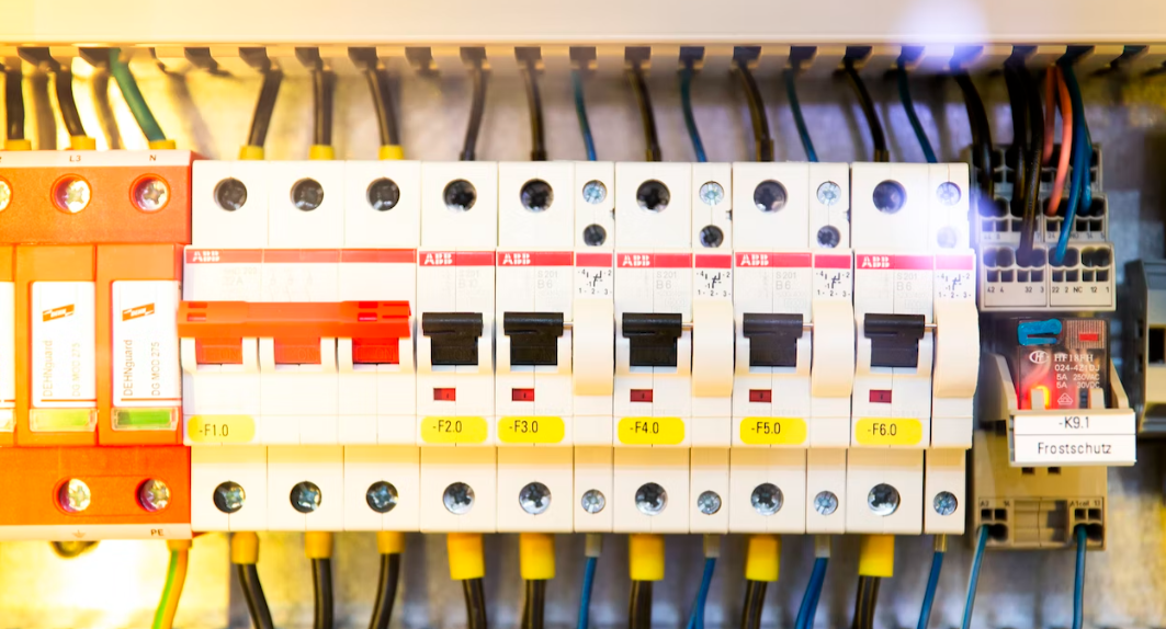 МЧС обяжет школы и больницы устанавливать датчики для защиты электросети