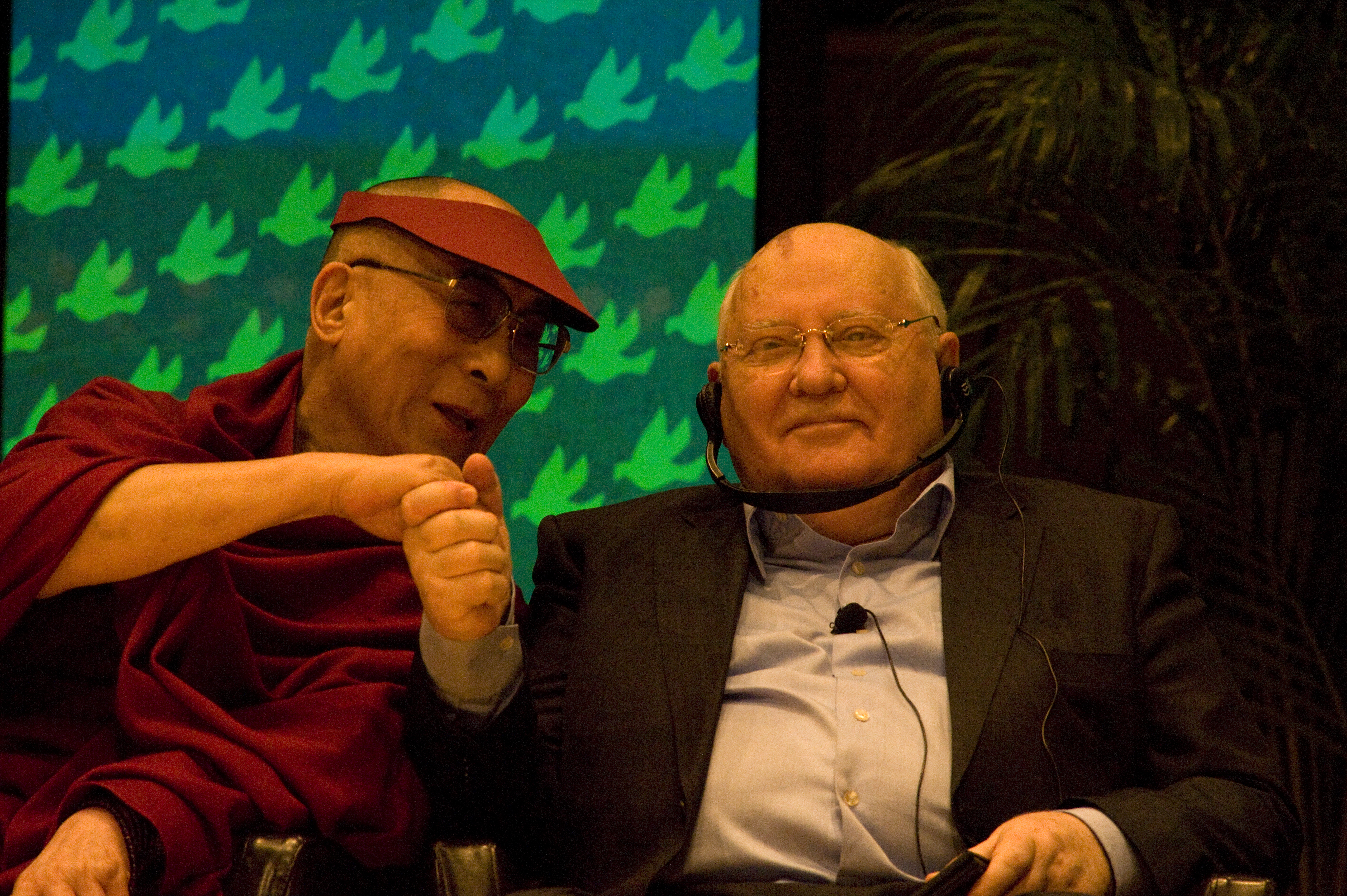 Далай-лама назвал Горбачёва образцовым государственным деятелем