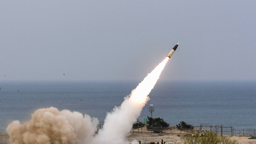 <p>Запуск тактической ракетной системы ATACMS во время военных учений. Обложка © ТАСС / Zuma</p>