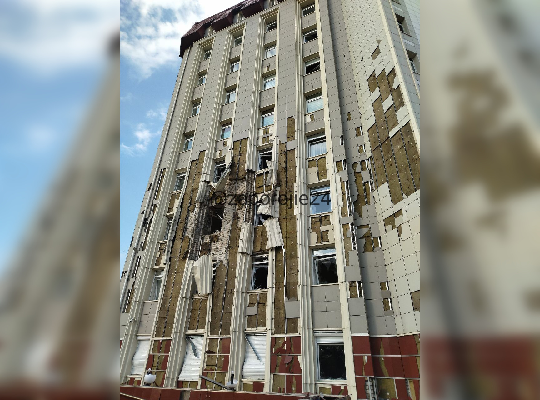 Последствия удара дрона ВСУ по зданию администрации Энергодара. Фото © Telegram-канал администрации Энергодара