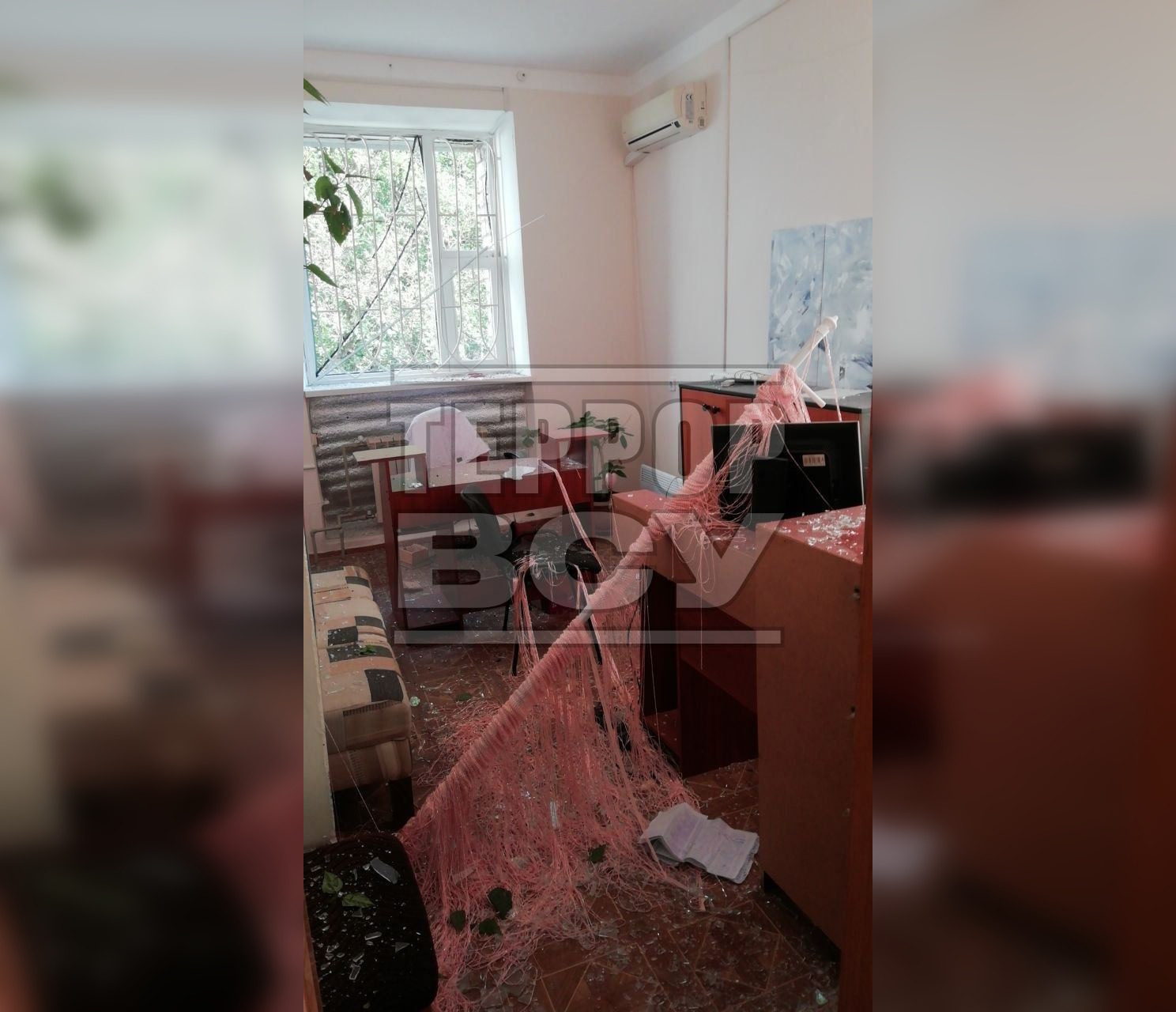 Повреждения после взрыва ВСУ в Бердянске. Фото © Telegram-канал штаба "Мы вместе с Россией"