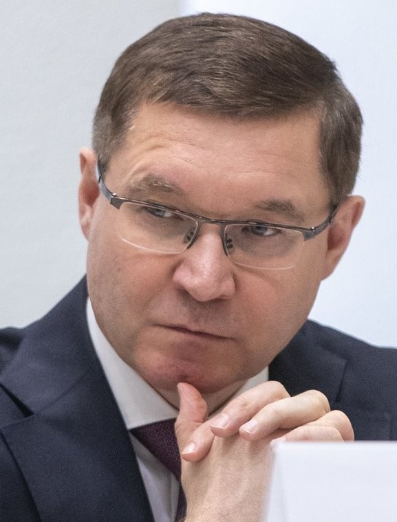 <p><em style="font-style: italic;">Запуск установки подготовки нефти </em>—<em style="font-style: italic;"> значимое для всего федерального округа событие. Углеводороды, которыми богаты недра регионов УрФО, </em>—<em style="font-style: italic;"> это резерв стабильности для экономики. Капитал, который обеспечивает благополучие будущих поколений. Проект "Зима" </em>—<em style="font-style: italic;"> один из самых перспективных активов компании "Газпром нефть". А якорная точка кластера </em>—<em style="font-style: italic;"> месторождение имени Жагрина: в начале этого года здесь добыли пятимиллионную тонну нефти. Секрет успешного старта </em>—<em style="font-style: italic;"> в применении современных технологий и решений, способных определить оптимальные процессы добычи</em></p>