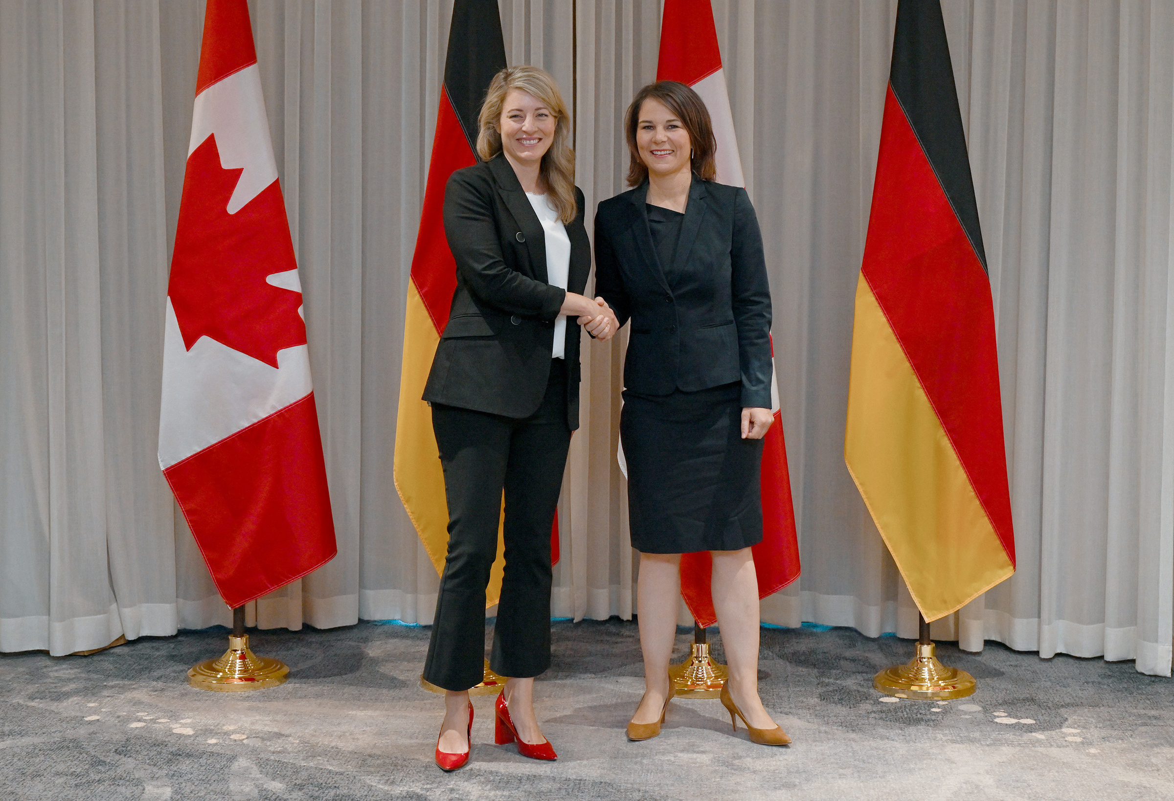 Главы МИД Канады Мелани Жоли и Германии Анналена Бербок (слева направо). Фото © ТАСС / dpa / Britta Pedersen