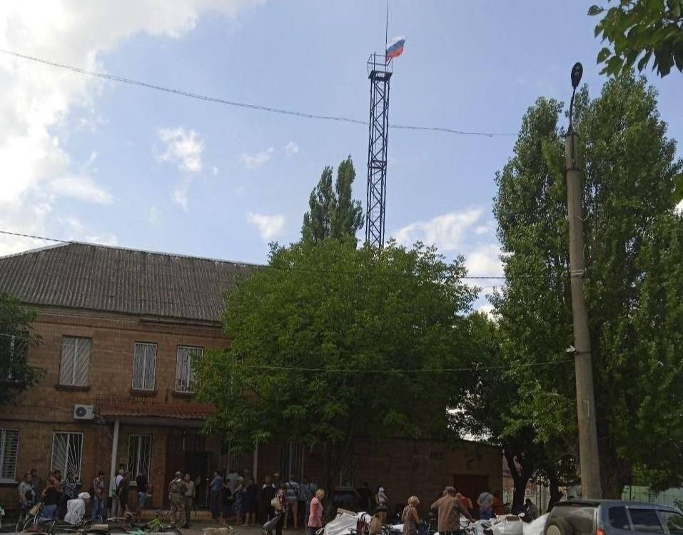 Российский флаг подняли в городе Пологи Запорожской области