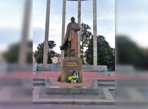СБУ задержала мужчину, призывавшего ракетами ударить по памятнику Бандере во Львове