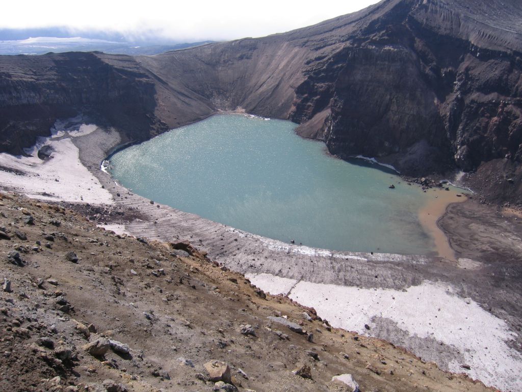 На Камчатке у пожилого туриста отказали ноги при восхождении на вулкан Горелый