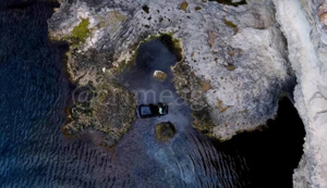 Джип с туристами упал с обрыва в море в Крыму. Фото © Telegram / Хороший Крым