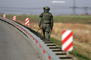 Российские сапёры разминировали мост на дороге в Мариуполь