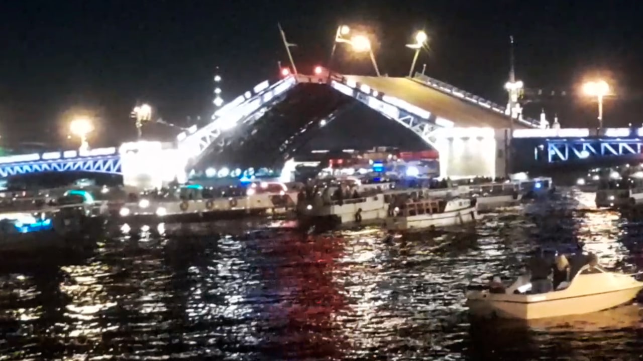 Дворцовый мост в Петербурге развели под Седьмую Ленинградскую симфонию Шостаковича