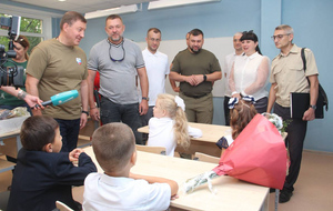 Турчак и Пушилин открыли школу в Мариуполе, восстановленную строителями из Петербурга