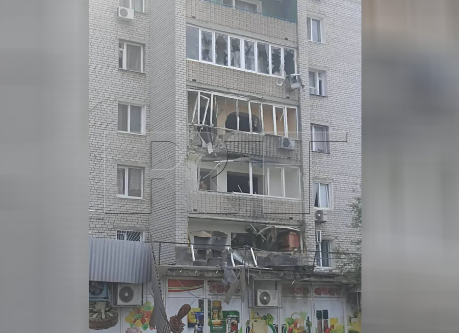 Повреждены жилые дома после обстрела ВСУ Энергодара. Фото © t.me / RT на русском