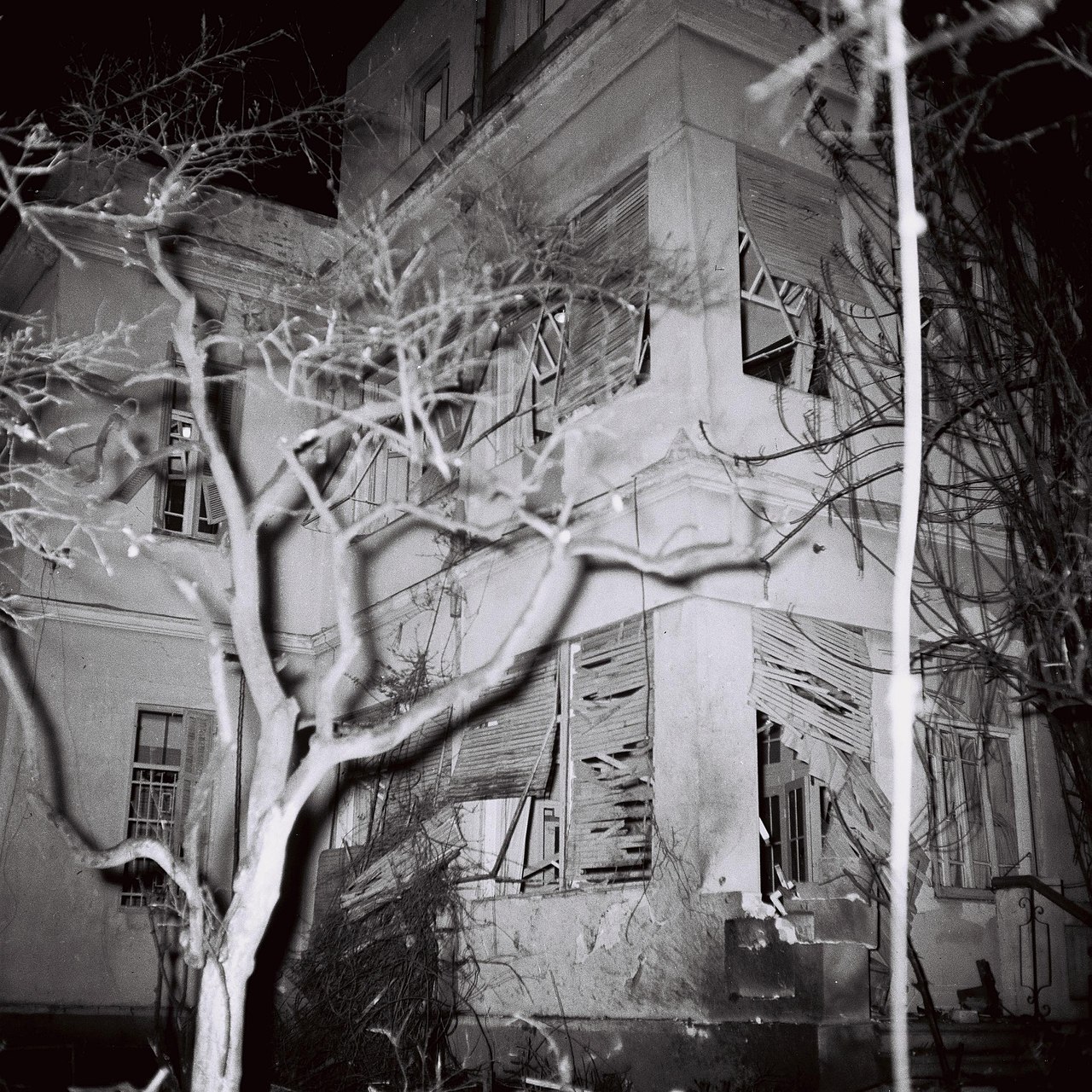 Посольство СССР в Тель-Авиве сразу после взрыва. Фото © Wikipedia 