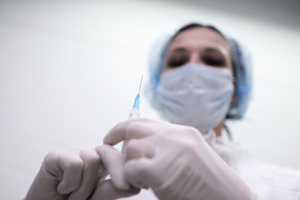 Названы сроки подготовки вакцины от новых штаммов ковида, включая "кракен"