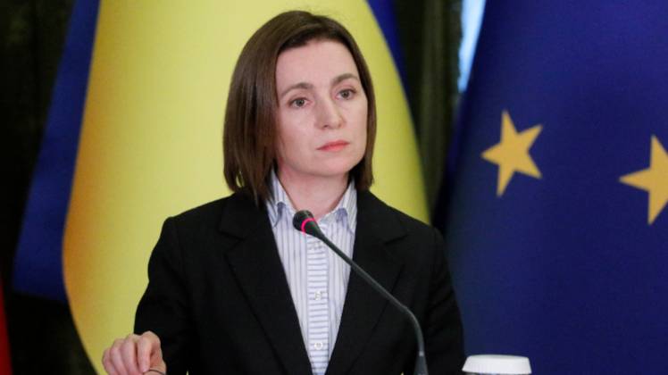 Предлагает европейскую сказку: Эксперт заявил, что под Санду зашаталось президентское кресло
