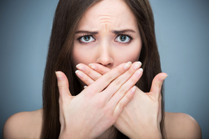 О каких заболеваниях может говорить неприятный запах изо рта