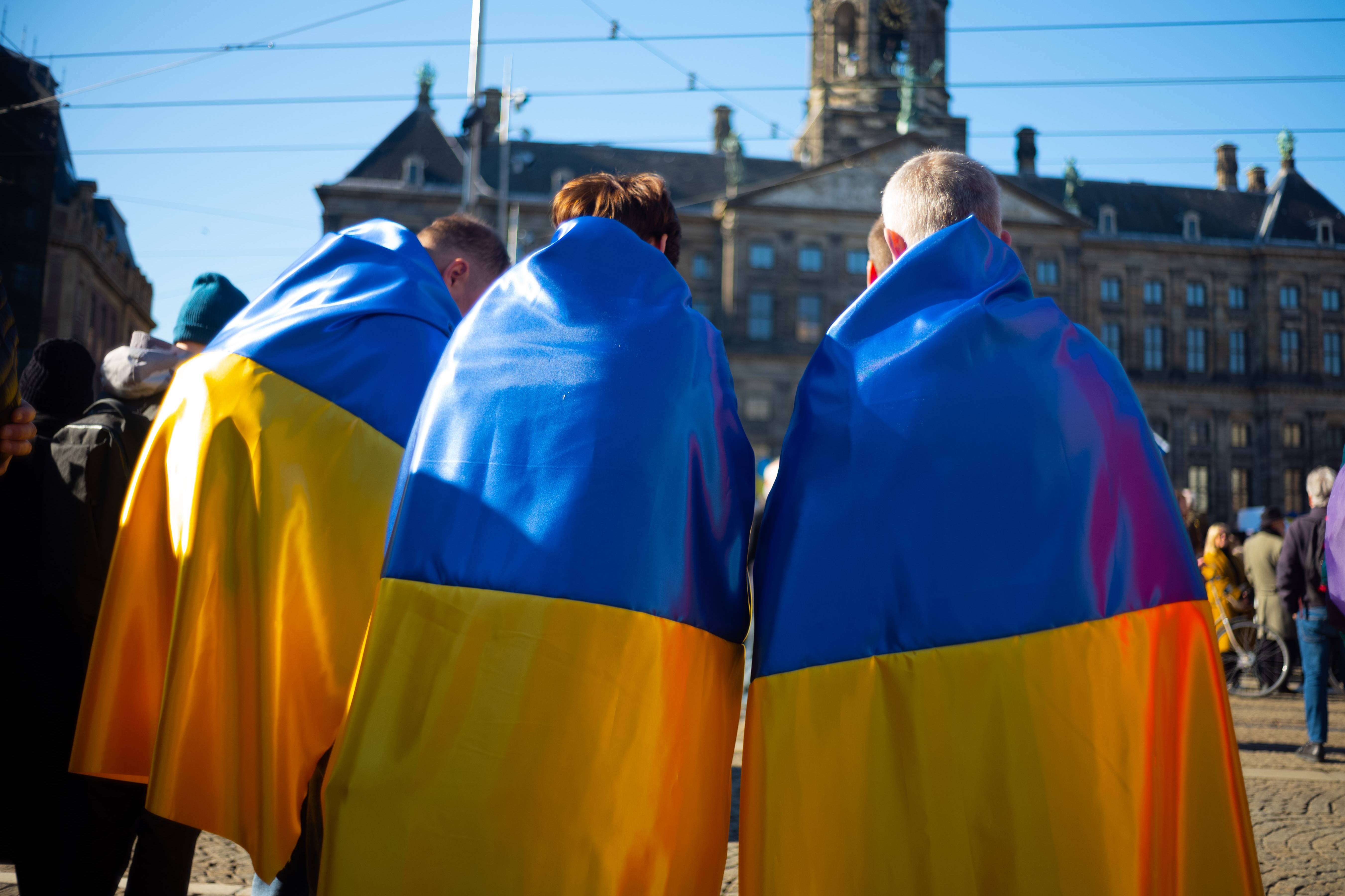 Украинцы устроили. Украинский флаг. Украинцы в Польше. Украинцы в Европе. Украинцы в Татарстане.