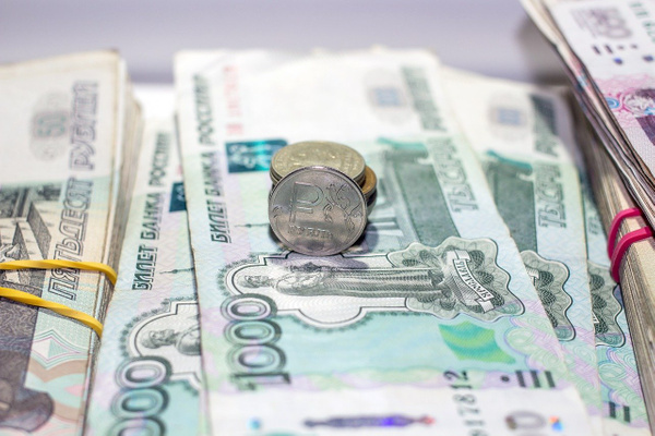 Российским семьям с низкими доходами будут выплачивать универсальные пособия